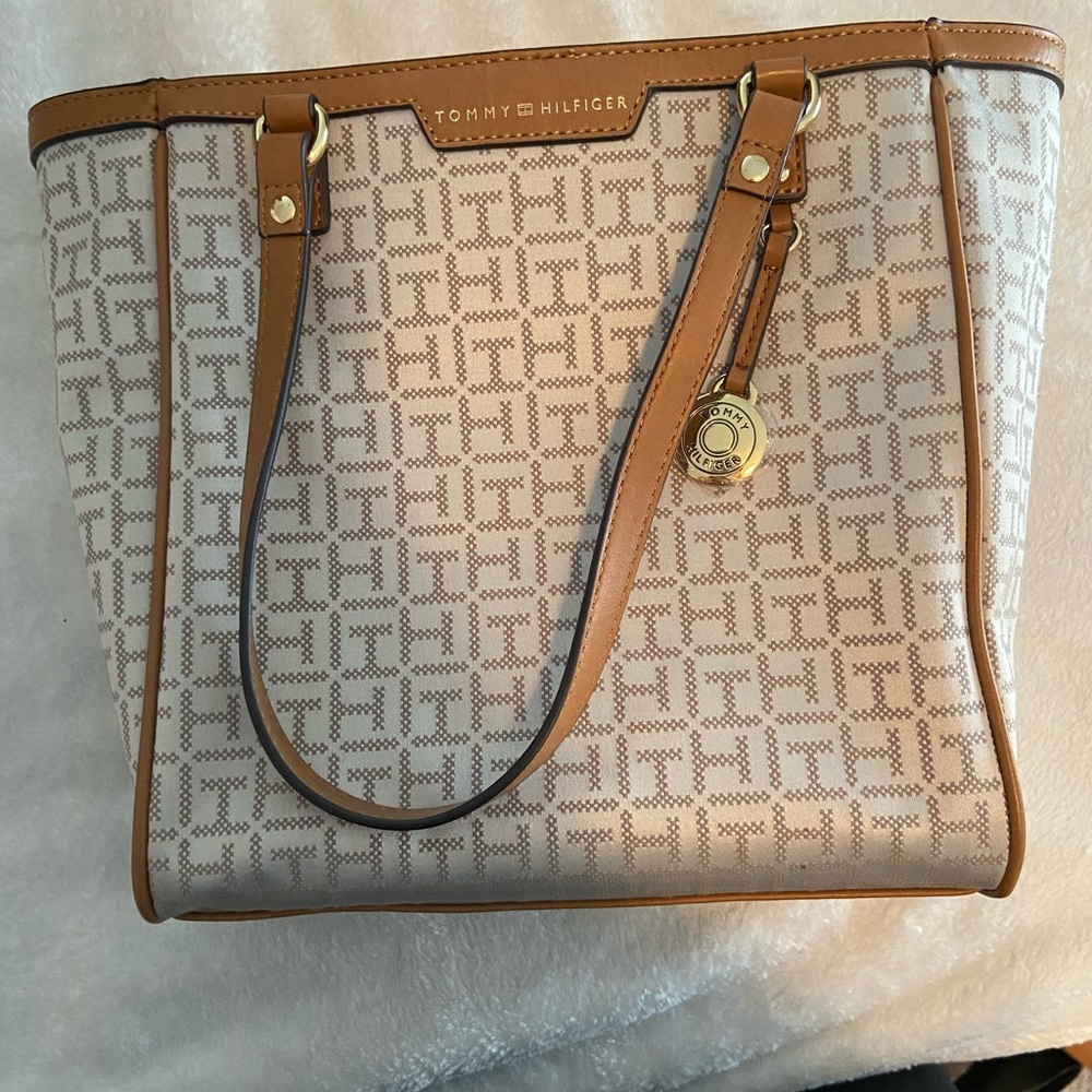 New Tommy Hilfiger Small Hand Bag